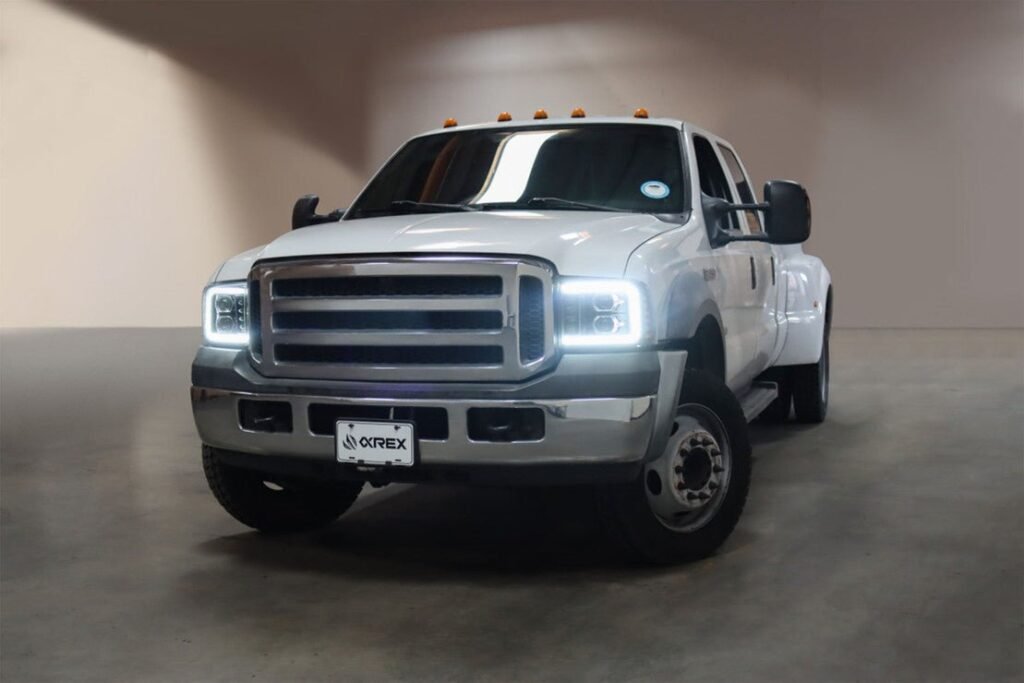 Ford Super Duty (05-07): Alpharex Luxx Headlights