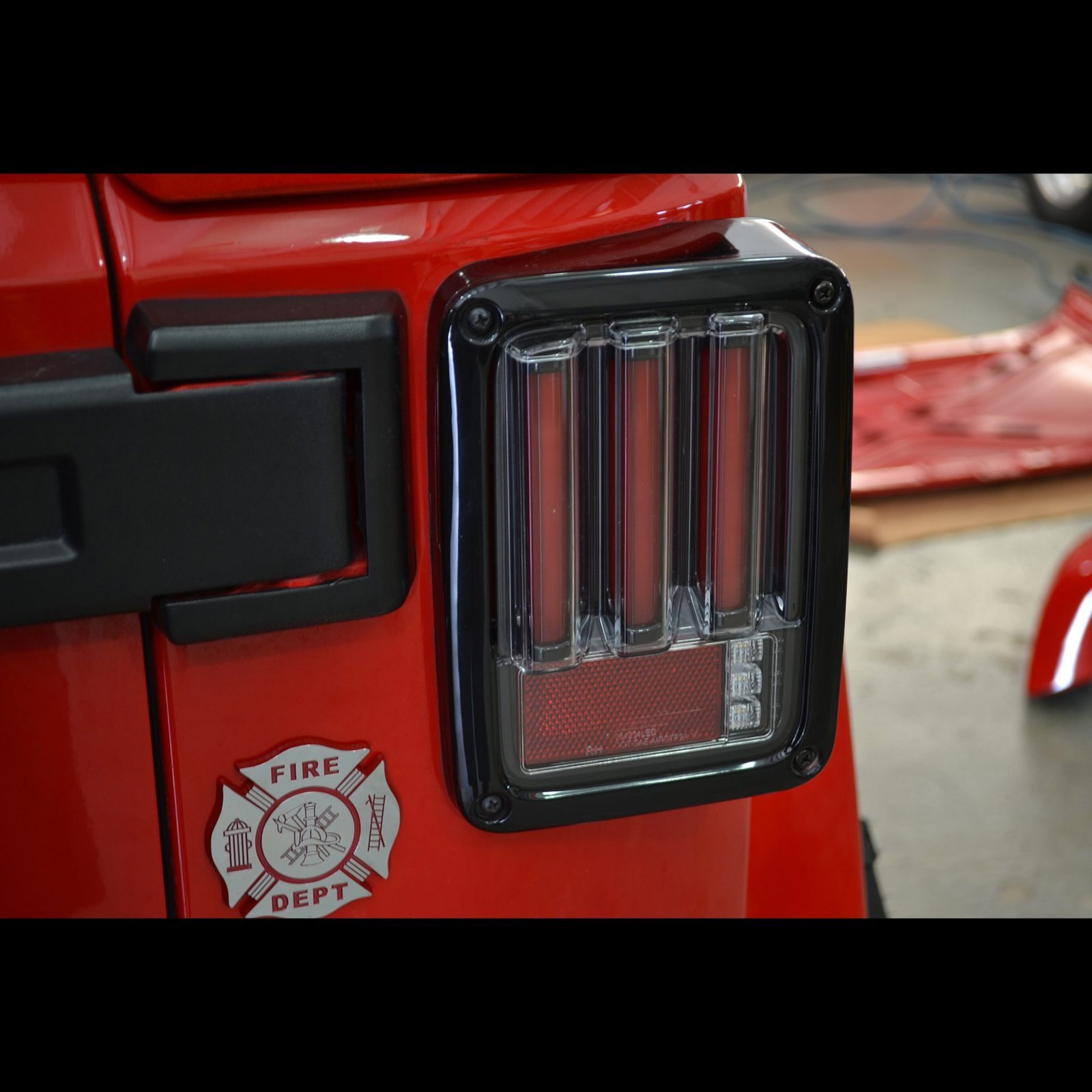 Jeep JK Wrangler 07-18 Tail Lights OLED Red - Image 6