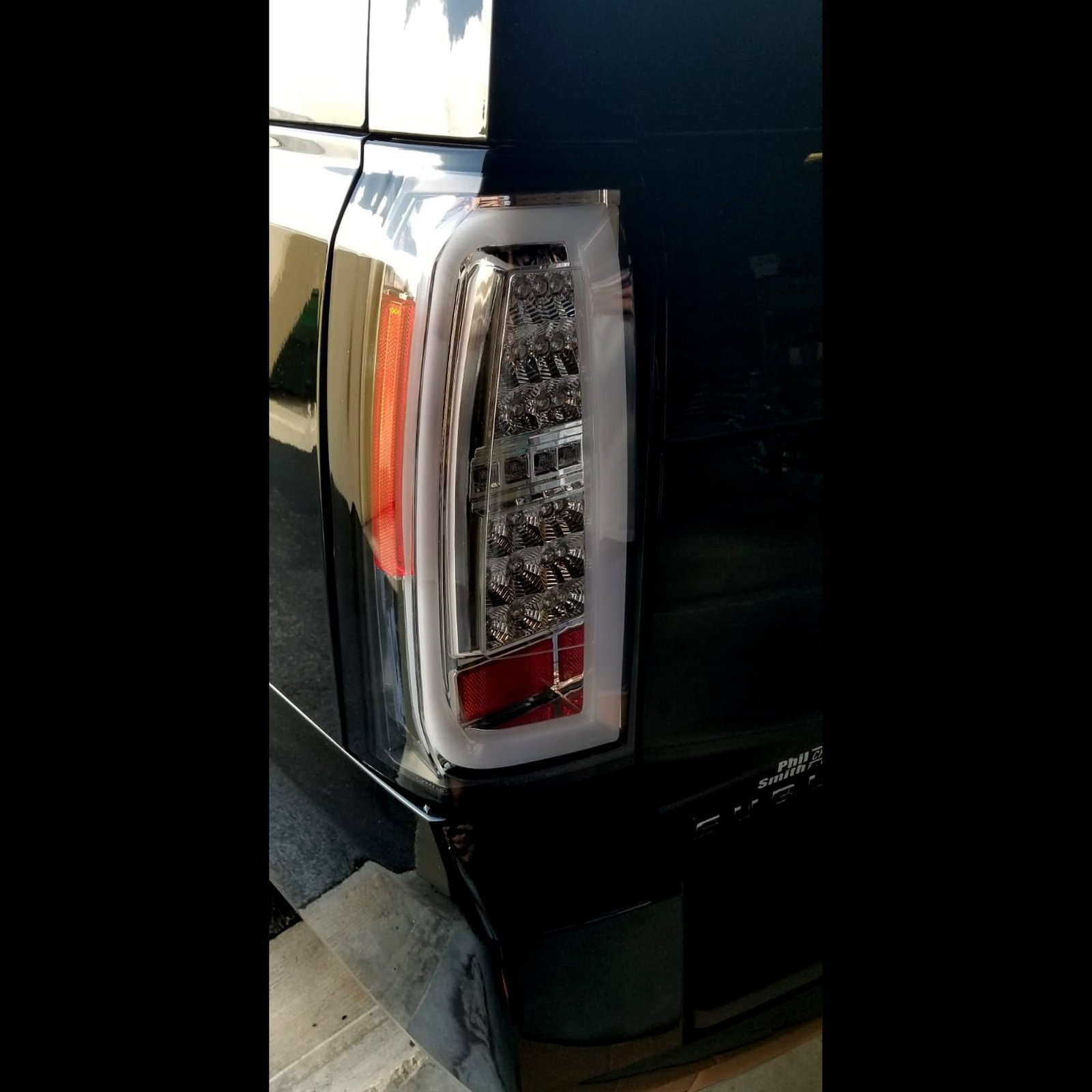 Chevy Tahoe & Suburban 15-19 OLED Bar Tail Lights OLED in Clear - Image 3