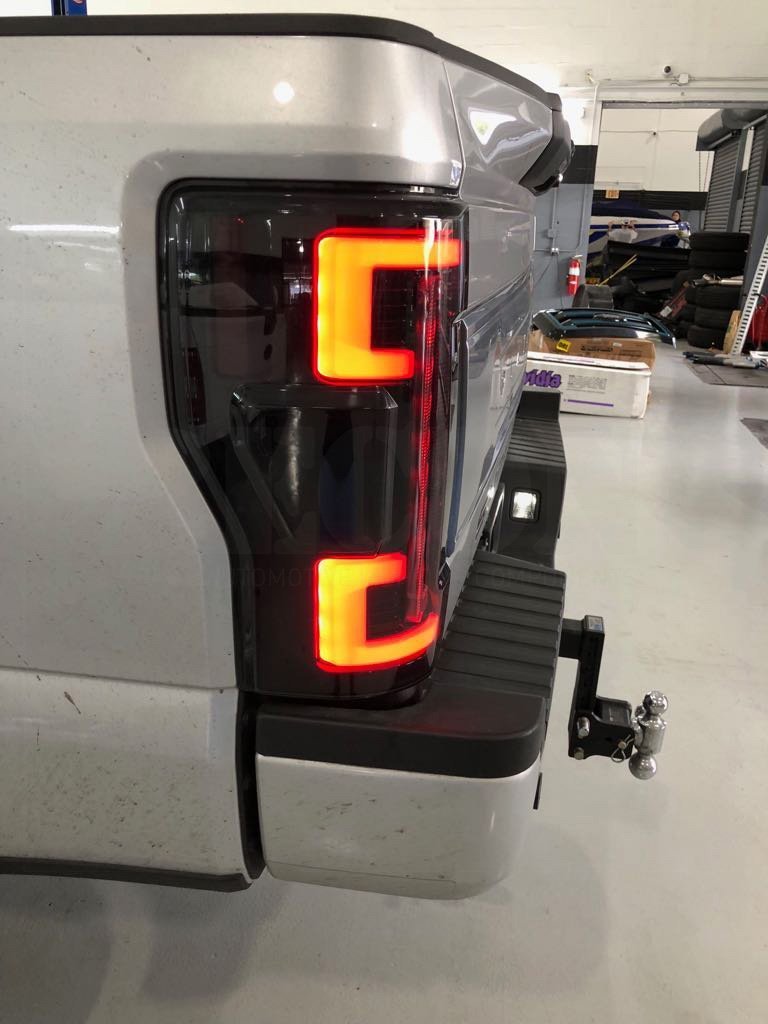 Ford Super Duty F250/350/450/550 17-19 Tail Lights OLED in Red