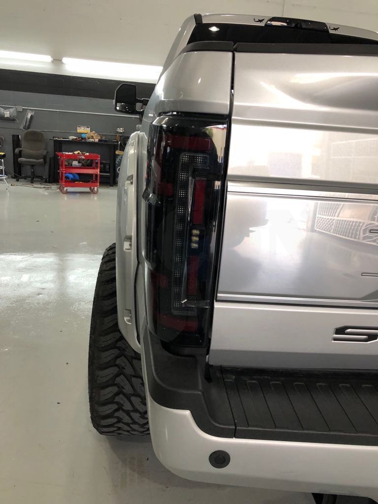 Ford Super Duty F250/350/450/550 17-19 Tail Lights OLED in Red