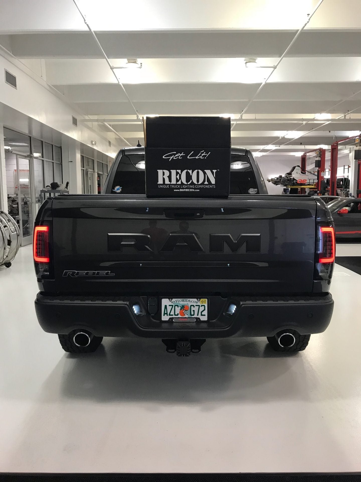 Dodge RAM 1500/2500/3500 13-18 OLED Tail Lights Scanning OLED Turn Signals in Smoked - Image 3