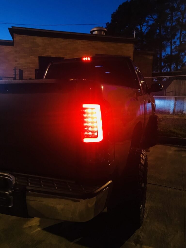 GMC Sierra 07-13 Tail Lights OLED in Red