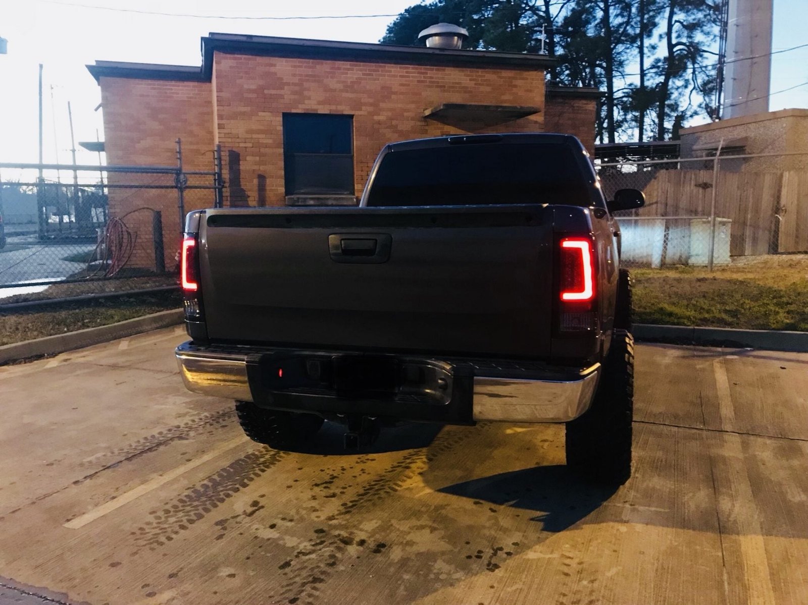 GMC Sierra 07-13 Tail Lights OLED in Clear - Image 3
