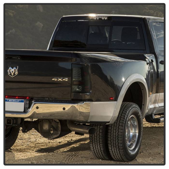 Dodge Ram 1500 13-18 / Ram 2500/3500 13-18 LED Tail Lights - Black Smoke