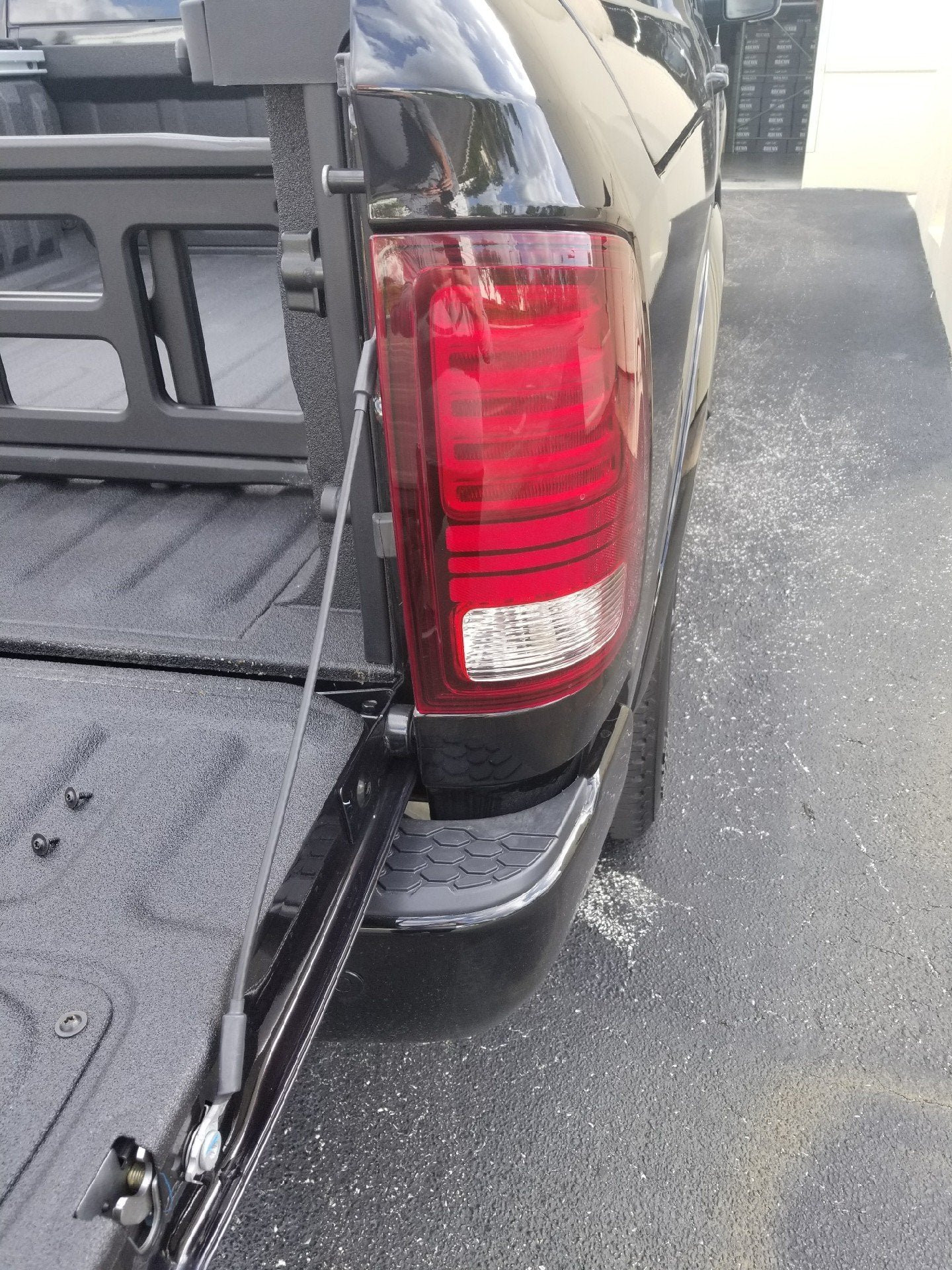 Dodge RAM 1500/2500/3500 13-18 Tail Lights OLED in Smoked - Image 3