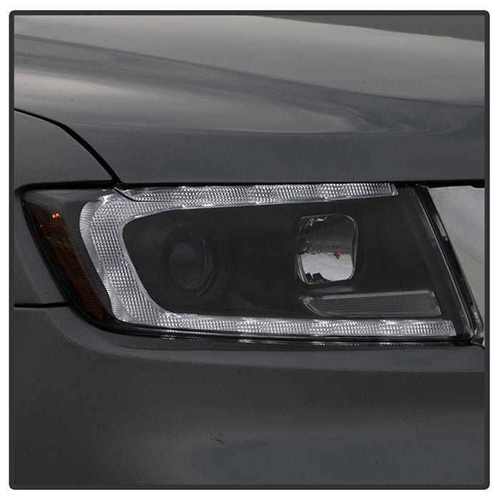 Jeep Grand Cherokee 11-13 Light Bar Projector Headlights - Black